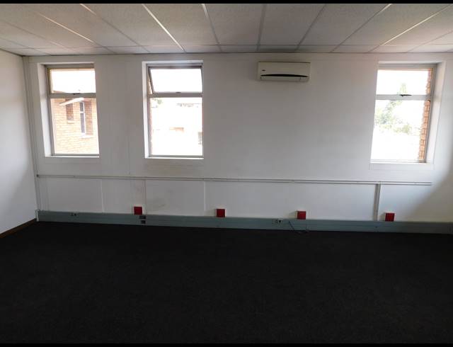 181M² OFFICE TO LET IN FERNDALE